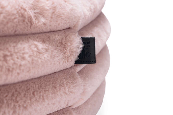 Designed by Lotte Hundekissen Reza Rund